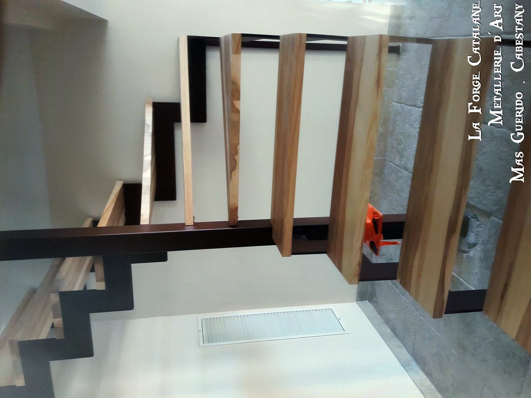 escalier limon cremaillere marches bois forge catalane.jpg